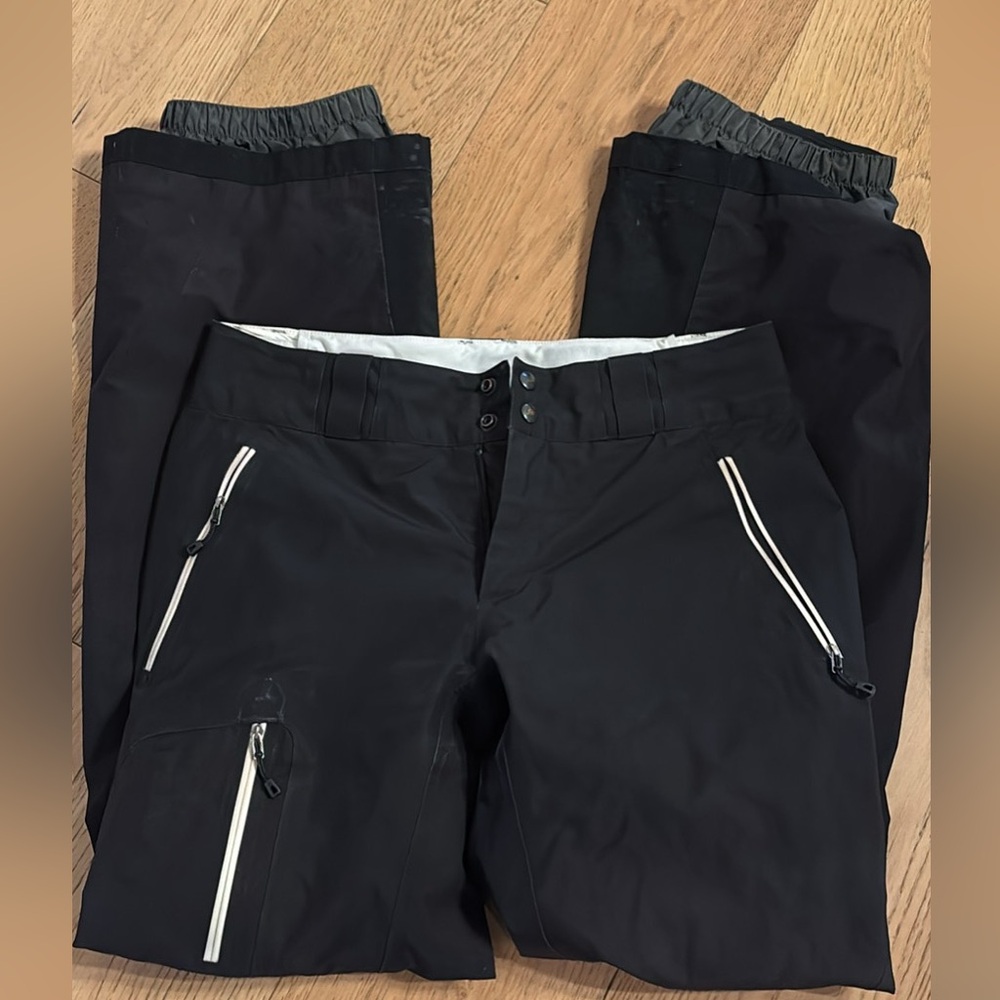 Patagonia women’s snow pants size medium